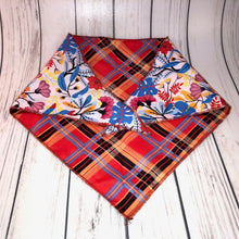 Load image into Gallery viewer, DOG TWINNING - Dog Mom - Red Plaid and Floral Pattern REVERSIBLE Gift Pack - Mug and Bag and Dog Bandana