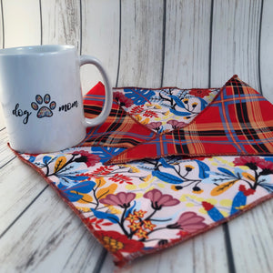 DOG TWINNING - Dog Mom - Red Plaid and Floral Pattern REVERSIBLE Gift Pack - Mug and Bag and Dog Bandana