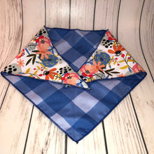 Load image into Gallery viewer, DOG TWINNING - Dog Mom - Blue Check and Floral Pattern REVERSIBLE Gift Pack - Mug and Bag and Dog Bandana
